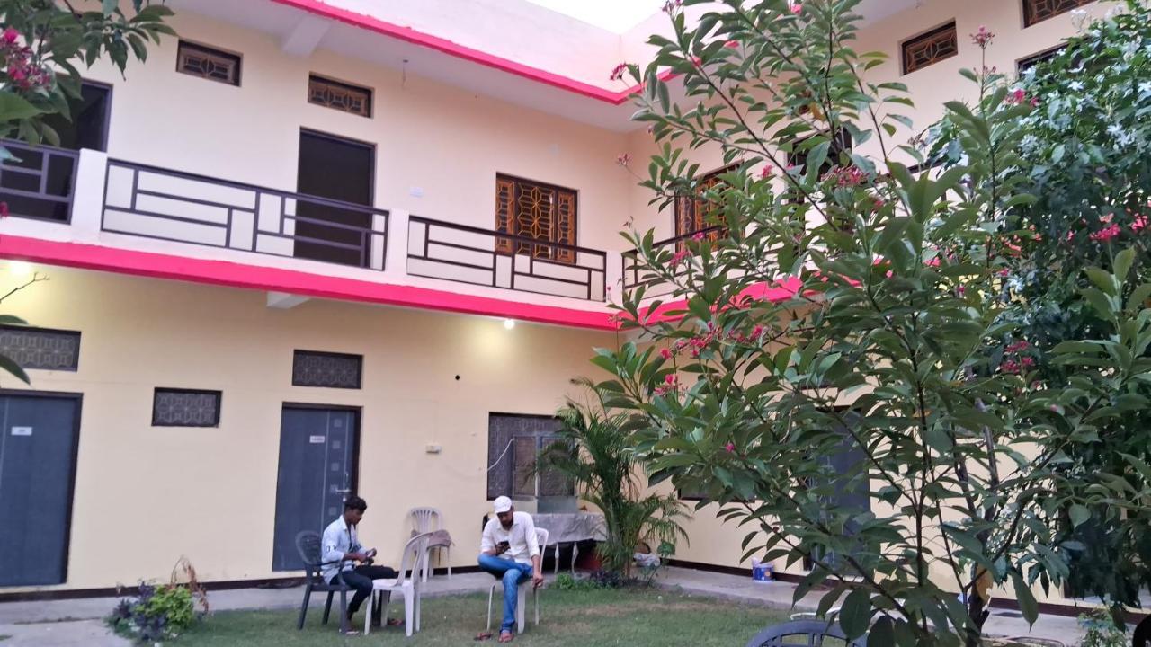Blue Sky Homestay Кхаджурахо Экстерьер фото