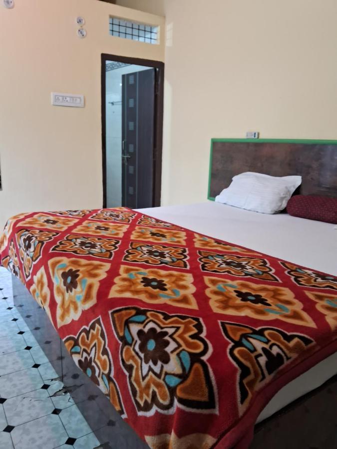 Blue Sky Homestay Кхаджурахо Экстерьер фото